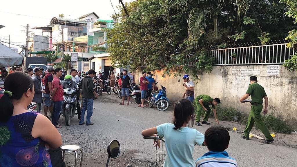 Cong an vien bat ngo bi tan cong tu vong tren duong