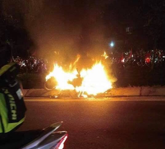 Nhieu nguoi chet va bi thuong sau “bao” mung tuyen Viet Nam vo dich AFF Cup-Hinh-2