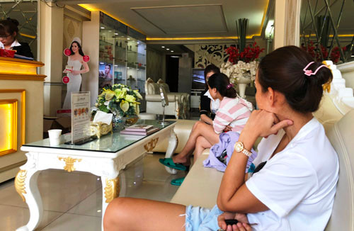 “Phap phong” nhung dich vu khong phep tai VTM Quoc te Linh Anh-Hinh-6