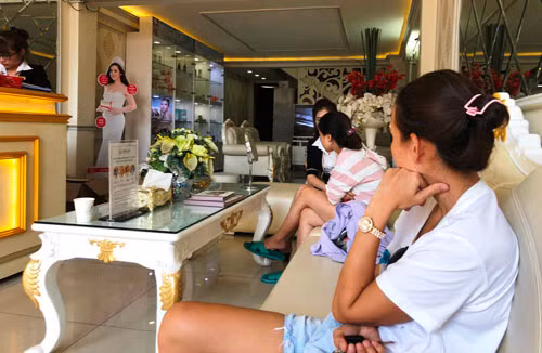 “Phap phong” nhung dich vu khong phep tai VTM Quoc te Linh Anh-Hinh-6