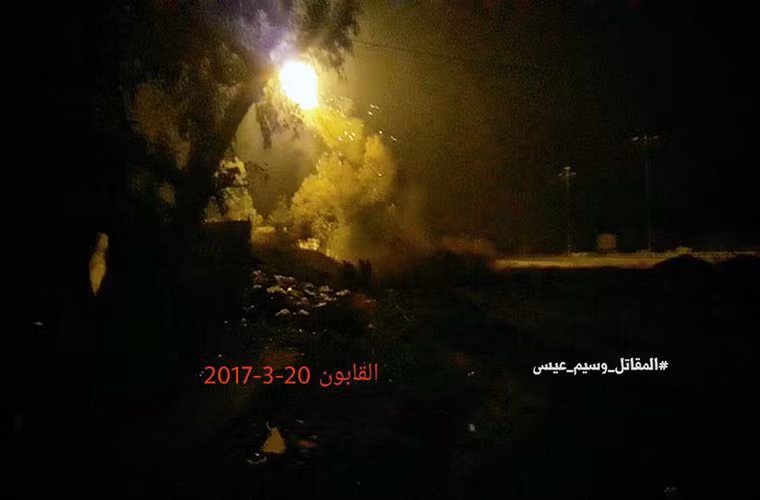 Mạng xã hội ở khu vực Trung Đông mới đây đăng tải hình ảnh gây sốc về sức hủy diệt khủng khiếp của xe phá mìn UR-77 được Quân đội Syria sử dụng để tấn công phiến quân.