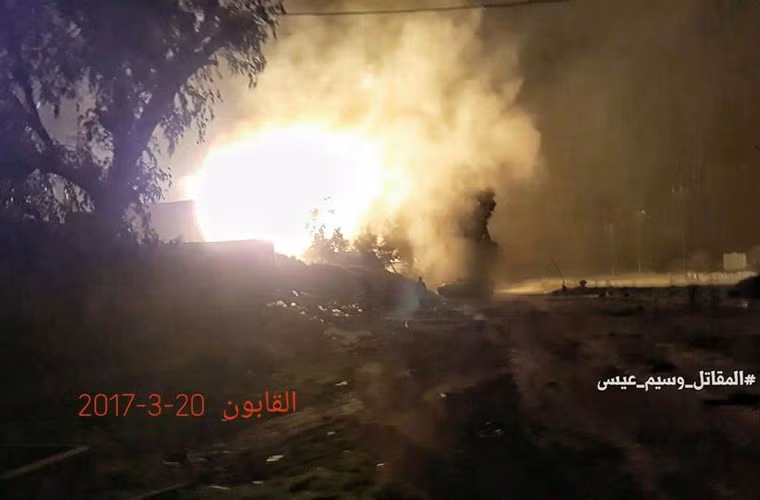 Xe phá mìn UR-77 được trang bị 2 loại đạn chính: U3-67 (nặng 665kg, dài 83m, tầm bắn 200-350m, dọn quang bãi mìn chiều sâu 75-80m, rộng 6m); U3P-77 (nặng 725kg, dài 93m, tầm bắn 250-500m, tạo chiều sâu 80-90m, rộng 6m).