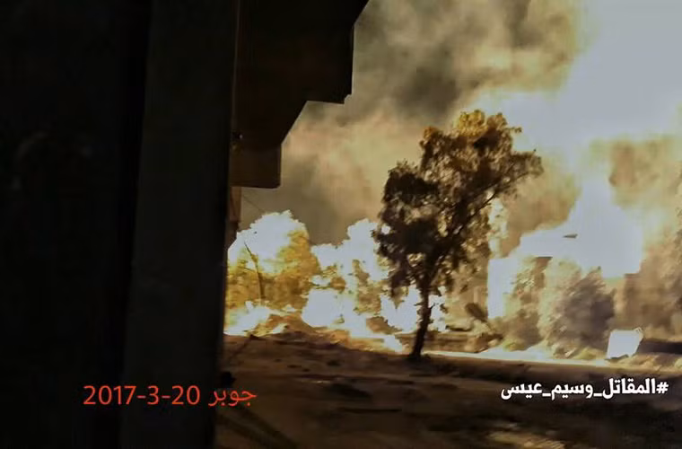 Với khả năng tạo ra những vụ nổ khủng khiếp với chiều sâu lớn, Quân đội Syria không chỉ sử dụng UR-77 như phương tiện phá mìn, mà còn dùng để tạo ra vũ khí hủy diệt lớn chống bộ binh phiến quân.