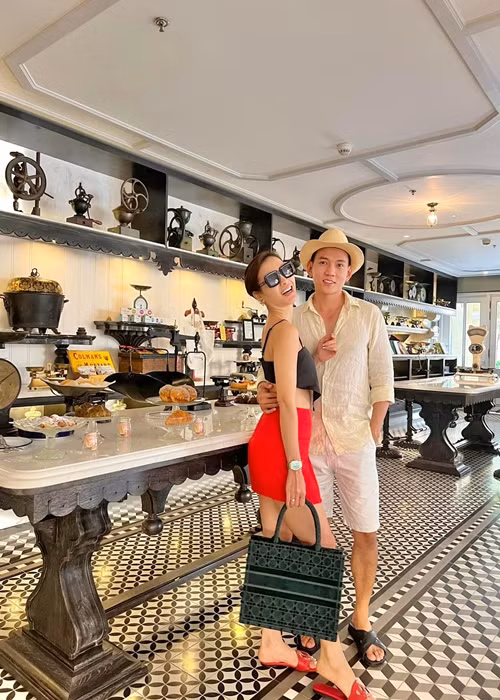 Đôi uyên ương còn dự định tổ chức đám cưới nhỏ ở Phú Quốc, có khoảng 30 người thân thiết.