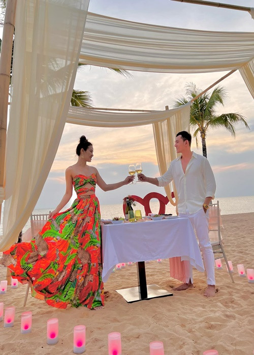 Đôi uyên ương tận hưởng kỳ nghỉ dưỡng ngọt ngào sau khi chụp xong ảnh cưới ở Phú Quốc.