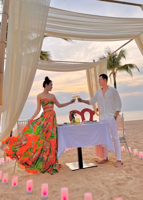 Đôi uyên ương tận hưởng kỳ nghỉ dưỡng ngọt ngào sau khi chụp xong ảnh cưới ở Phú Quốc.
