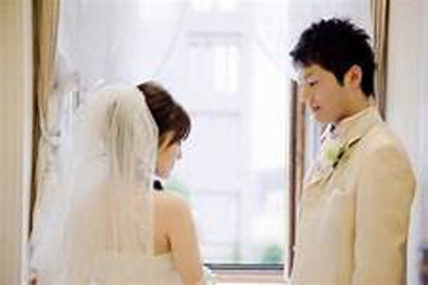 Ngày vợ lên xe hoa cùng người khác, chồng cũ tới dự với món quà đặc biệt Ngay vo len xe hoa cung nguoi khac, chong cu toi du voi mon qua dac biet