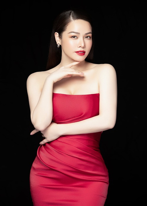 Nữ ca sĩ sinh năm 1985 sở hữu nhan sắc xinh đẹp, trẻ trung.