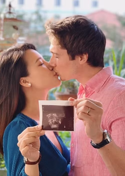 Không lâu sau đám cưới, vợ chồng Hoàng Oanh khoe tin vui bầu bí.