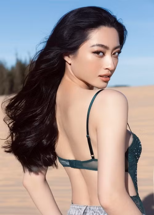 Cô là đương kim Hoa hậu Thế giới Việt Nam.