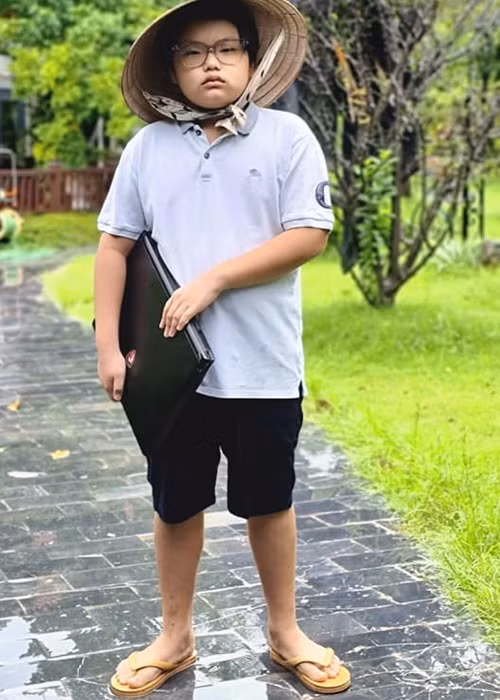 7 năm sau “Bố ơi! Mình đi đâu thế”, Bi Béo cao lớn phổng phao và vẫn mũm mĩm. Ảnh: FB Xuân Bắc