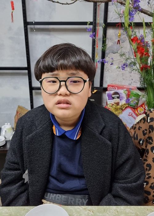 Sau khi rời “Bố ơi! Mình đi đâu thế”, Bi Béo vẫn nhận được sự chú ý của nhiều khán giả khi tiếp tục có những phát ngôn “cười ra nước mắt”, hình ảnh hài hước. Ảnh: FB Xuân Bắc