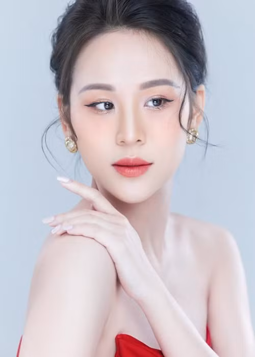 Trong cuộc phỏng vấn với Sức khỏe và đời sống, Phương Anh chia sẻ chế độ dinh dưỡng và da dẻ trong thai kỳ. 9x cho biết, cô ăn hạn chế tinh bột, ăn nhiều rau xanh, hoa quả, uống sữa không đường vào buổi chiều và trước khi đi ngủ buổi tối.