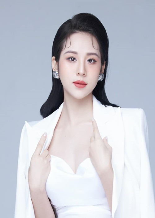 Nửa kia của Vũ Duy Khánh sinh năm 1999, là vũ công.