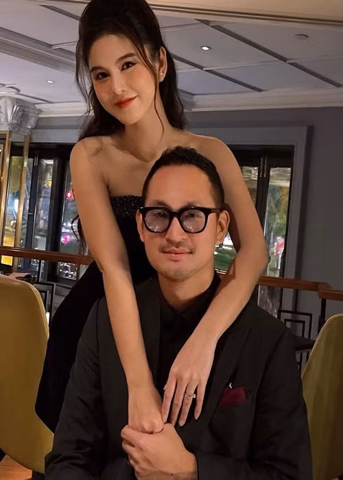 Thu Hoài từng chia sẻ về cuộc sống hôn nhân. Trong cuộc phỏng vấn với Vietnamnet năm 2021, nữ MC cho biết, khi rảnh rỗi hai vợ chồng cùng ăn cơm nhà, vào bếp.