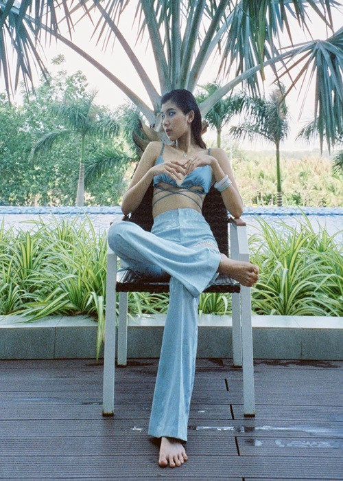 Chân dài sinh năm 1995 từng đóng vai phụ trong "Yolo - Bạn chỉ sống một lần", web series "Phim này thắng chắc". Ảnh: FBNV