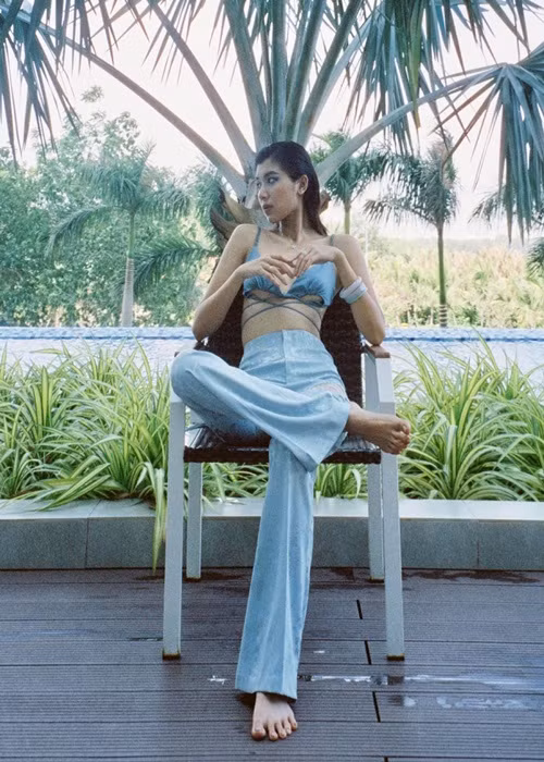 Chân dài sinh năm 1995 từng đóng vai phụ trong "Yolo - Bạn chỉ sống một lần", web series "Phim này thắng chắc". Ảnh: FBNV