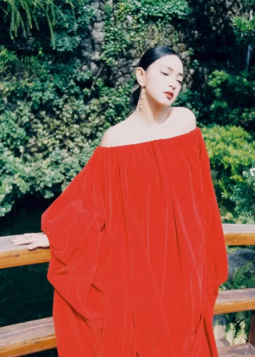 …Anh ấy làm tôi vui vẻ nên tôi chấp nhận những giây phút anh cọc tính, chửi mình. Tôi sợ và lúc nào cũng tìm một lý do để chấp nhận chuyện đó. Ai cũng biết mình không lựa chọn bị bạn trai bạo hành nhưng khi đang ở trong mối quan hệ, mình không nhìn ra được. Người yêu đánh mình thì mình chấp nhận vì thấy anh ấy được xả stress”.