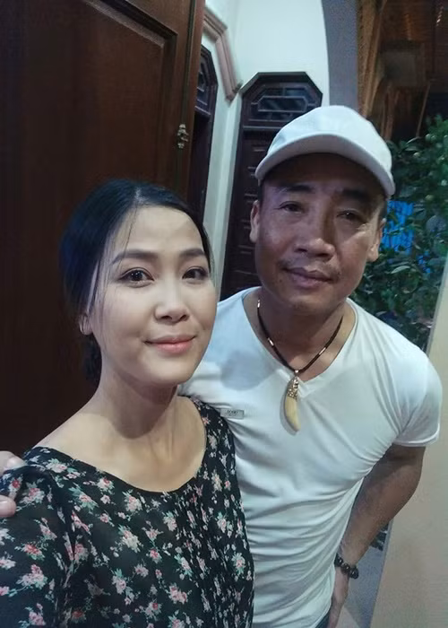 Diễn viên Lương Ngọc Dung chia sẻ hình ảnh bên diễn viên Trọng Nguyên. Ảnh: FBNV