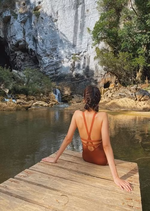 Sau mỗi lần sinh con, nàng ngọc nữ đều nhanh chóng lấy lại vóc dáng thon gọn.