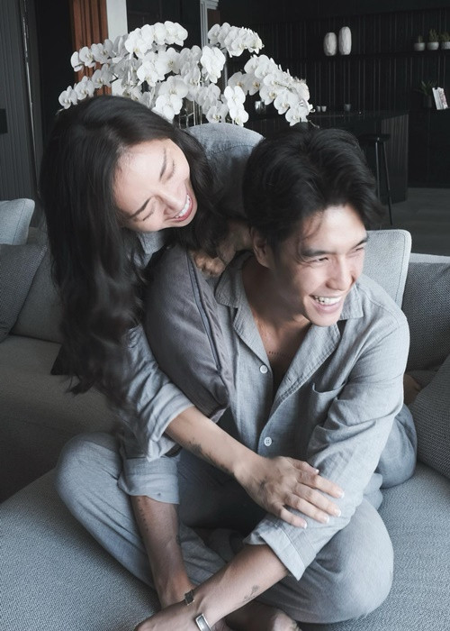 Ngô Thanh Vân và Huy Trần ngày càng thoải mái thể hiện tình cảm dành cho đối phương.