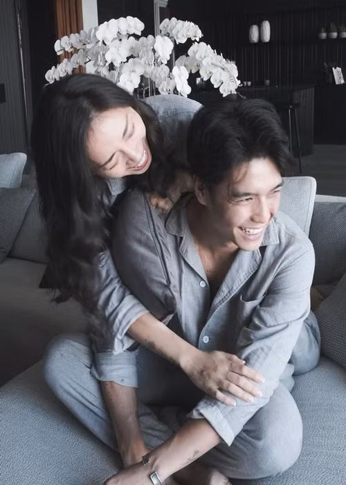 Ngô Thanh Vân và Huy Trần ngày càng thoải mái thể hiện tình cảm dành cho đối phương.