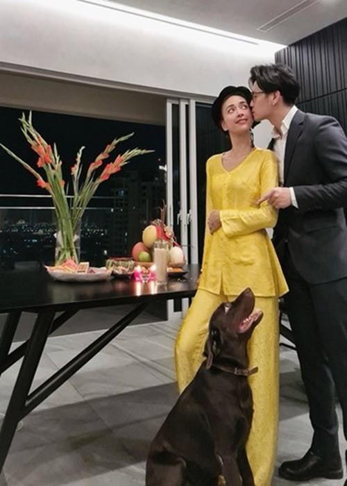 Chuyện tình của cặp đôi “chị em” nhận được sự ủng hộ từ phía gia đình Ngô Thanh Vân, bằng chứng là Huy Trần đã 2 lần về quê bạn gái đón Tết.