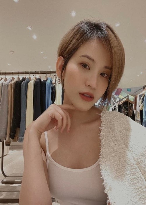 Theo Pháp luật và bạn đọc, Uyên Tô đã tự tử nhưng được gia đình phát hiện và cứu chữa kịp thời. Nguyên nhân khiến cô đi đến quyết định tiêu cực là chuyện tình cảm, bị lừa, những câu chuyện bịa đặt về mình và áp lực cuộc sống. Ảnh: FBNV