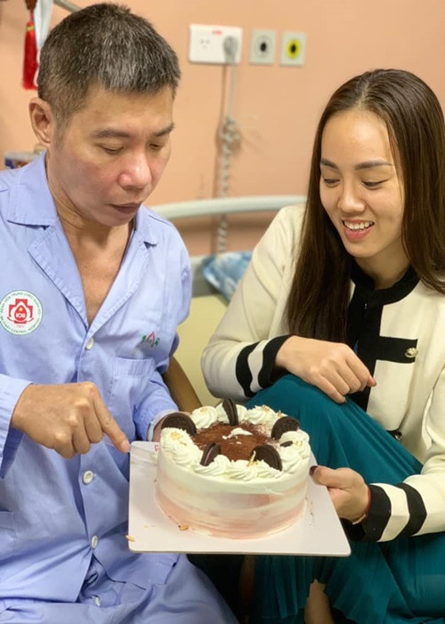 Từ khi gắn bó với Công Lý, Ngọc Hà chăm sóc nửa kia rất chu đáo. Năm 2021, Công Lý bị ngã phải nhập viện, Ngọc Hà luôn sát cánh cùng chồng vượt qua khó khăn.