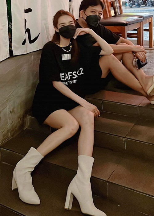 Vợ chồng "Mười Khó" không chỉ có tổ ấm hạnh phúc mà còn có sự nghiệp thành công bao người ghen tỵ. Ảnh: FBNV