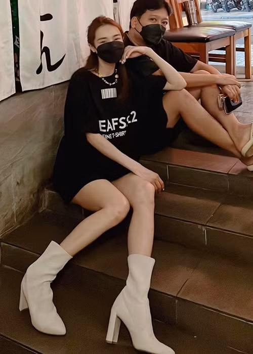 Vợ chồng "Mười Khó" không chỉ có tổ ấm hạnh phúc mà còn có sự nghiệp thành công bao người ghen tỵ. Ảnh: FBNV