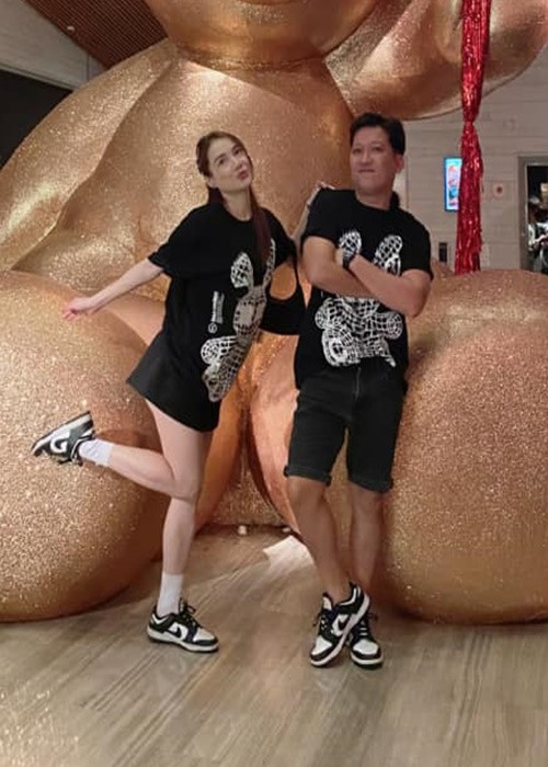 Đăng tải loạt ảnh bên Nhã Phương, Trường Giang bày tỏ: "Ngày hạnh phúc với tình yêu của tôi -Nhã Phương". Ảnh: FBNV