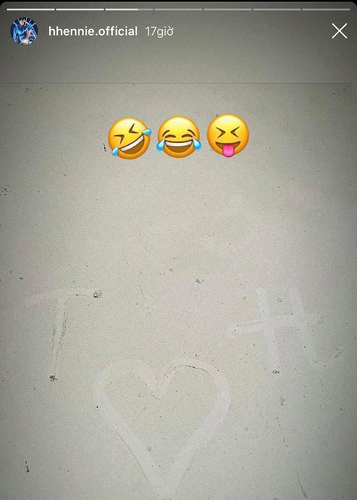 H’hen Niê khẳng định, bạn trai không phải là đại gia. “Anh ấy không có khả năng mua và chi trả những món có giá trị cao và xa xỉ. Anh ấy sẽ quan sát tôi thiếu gì, anh ấy sẽ mua cái đó”, cô cho biết. Ảnh: FB H’hen Niê