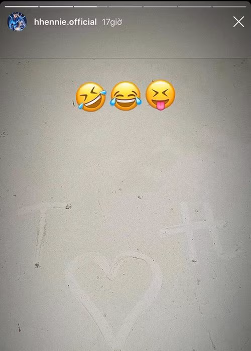 H’hen Niê khẳng định, bạn trai không phải là đại gia. “Anh ấy không có khả năng mua và chi trả những món có giá trị cao và xa xỉ. Anh ấy sẽ quan sát tôi thiếu gì, anh ấy sẽ mua cái đó”, cô cho biết. Ảnh: FB H’hen Niê