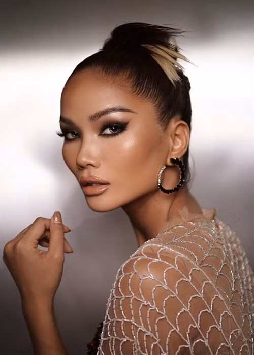 Mới đây, H'hen Niê xác nhận yêu lại tình cũ. Người kia cho biết “nửa kia” của cô chính là mối tình đầu và cho đến bây giờ vẫn là duy nhất. Theo H’hen Niê, cô và người yêu từng chia tay khoảng 3 tháng, nhưng sợ cô đơn nên quyết định quay lại. Ảnh: FB H’hen Niê