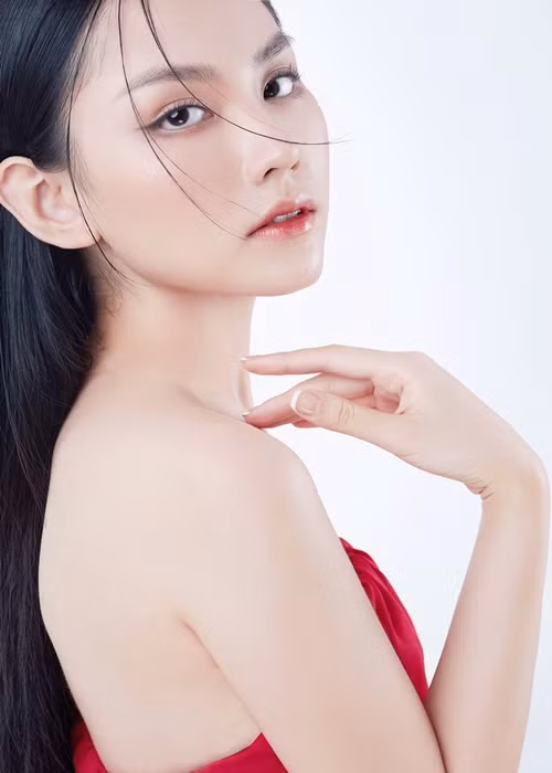 Người đẹp từng được biết đến là Hoa khôi Đại học Đồng Nai 2018. Ảnh: FBNV