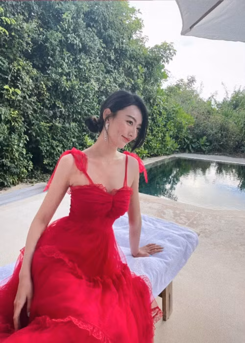 Xuân Mai sinh năm 1999, tốt nghiệp khoa thanh nhạc trường văn hóa nghệ thuật TP HCM. Ảnh: FBNV