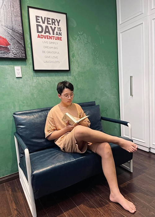 Bà xã của Hoàng Bách cho biết, con trai không mê mạng xã hội.