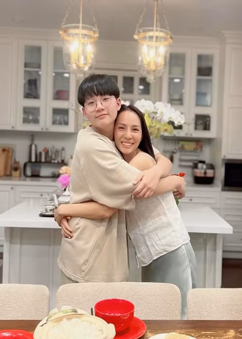 Sao nhí “ Bố ơi! mình đi đâu thế” cao hơn cả bố mẹ.