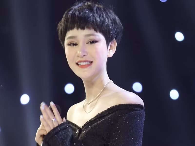 Hiền Hồ đến nay cũng im hơi lặng tiếng giữa ồn ào tình cảm. Ảnh: Người lao động