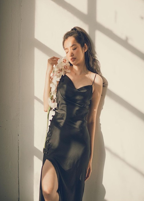 Người đẹp sinh năm 1987 chăm làm mới hình ảnh bằng các bộ ảnh nghệ thuật.