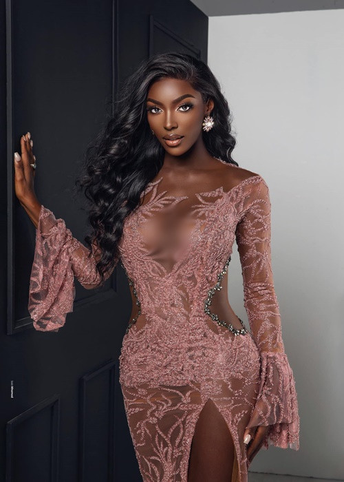 Olivia Yace sinh năm 1998, cao 1m8. Ảnh: FBNV