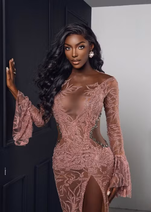 Olivia Yace sinh năm 1998, cao 1m8. Ảnh: FBNV