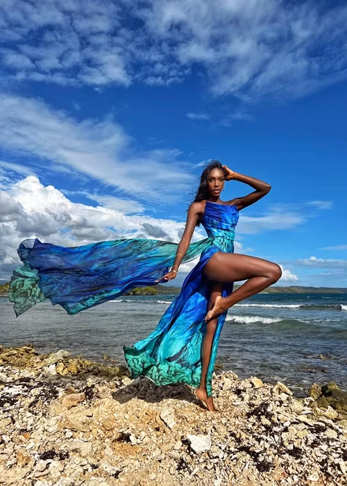 Cô hiện tại vừa học chuyên ngành quản lý và tiếp thị vừa làm người mẫu. Ảnh: FBNV