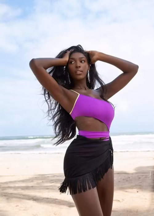 Olivia Yace khoe body săn chắc, gợi cảm trong trang phục áo tắm. Ảnh: FBNV