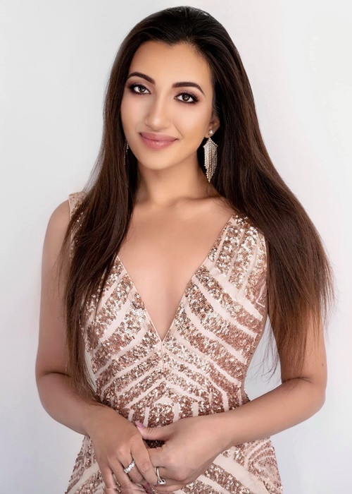 Shree Saini theo đuổi phong cách gợi cảm. Ảnh: FBNV