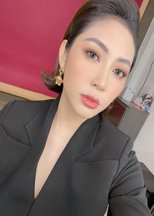 Hoa hậu Thu Thảo còn lên tiếng về lý do lên TP HCM làm việc tại phòng khám nha khoa. Cô cho biết: “Vì muốn đi học hỏi thêm, kiếm thêm, vì tham làm, đam mê nên mới xin việc tại nha khoa, không cần biết lương bổng bao nhiêu và làm vị trí nào việc gì cũng được. Chứ trên đời này không có ai khùng đang nuôi 2 đứa con không có tiền mà đi xin việc với cái lý do không cần biết lương bao nhiêu điên khùng như tôi đâu”.