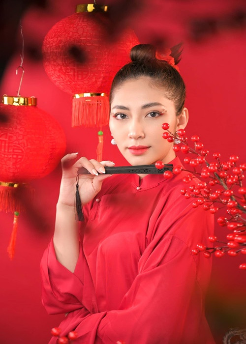 Trong khi Thu Thảo giữ im lặng, Phương Lê tố Thu Thảo "nổ" về lương bổng trước khi nhận việc, lừa để được làm răng và mượn 5 triệu của một người. Thùy Trang một lần nữa lên tiếng bênh vực em gái. Cô cho biết, nàng hậu chưa từng mượn tiền ai, có thời gian làm được 100 triệu/ tháng. Theo Thùy Trang, Phương Lê tự nguyện mời Thu Thảo làm răng.