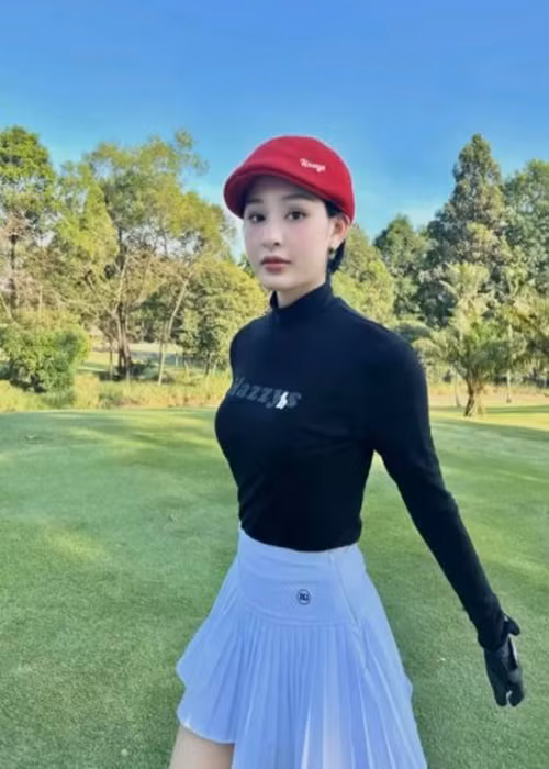 Sau chia sẻ của doanh nhân Nguyễn Thị Sơn, Hiền Hồ đối mặt với nhiều bình luận tiêu cực hơn. Ảnh: Yan