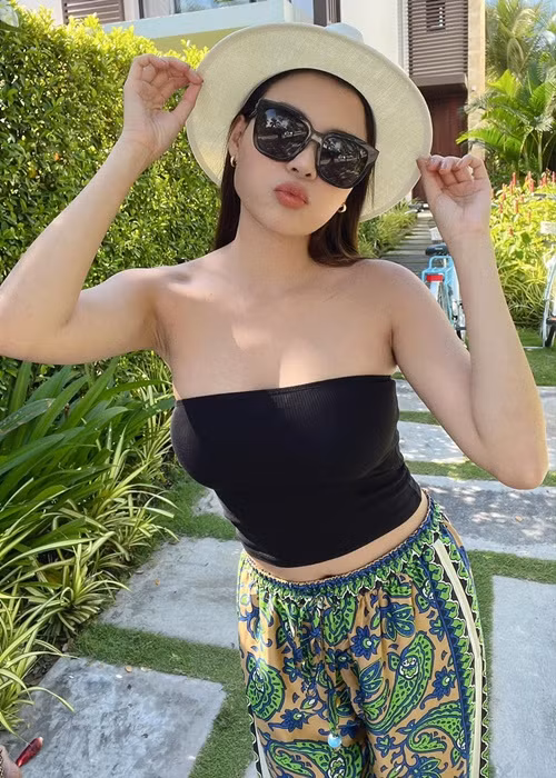 Nữ diễn viên phim "Cát đỏ" không cân, đo hình thể nhiều để tránh áp lực.